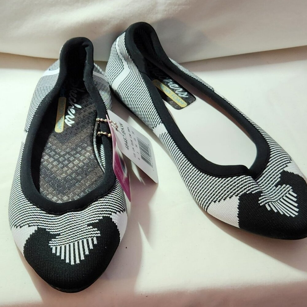 Skechers Air-Cooled Memory Foam flats sz 6 M black white NWOB